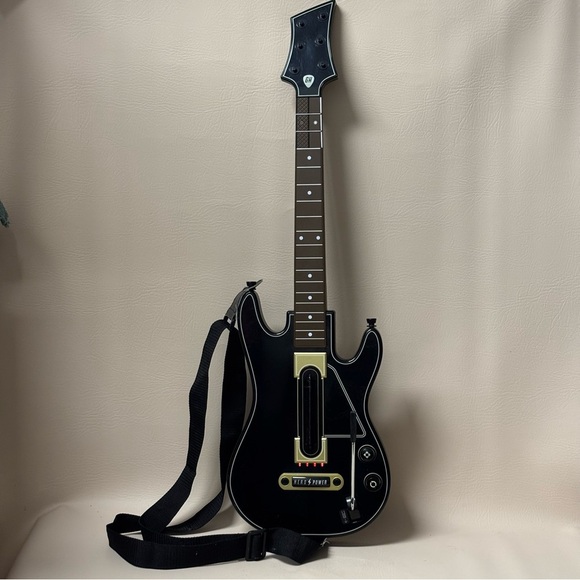Guitar Hero Power Wireless Guitar
Controller X360 PS3 PS4 No
Dongle - Picture 1 of 8